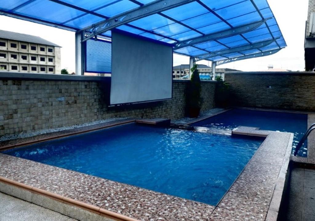 George Residence TLC